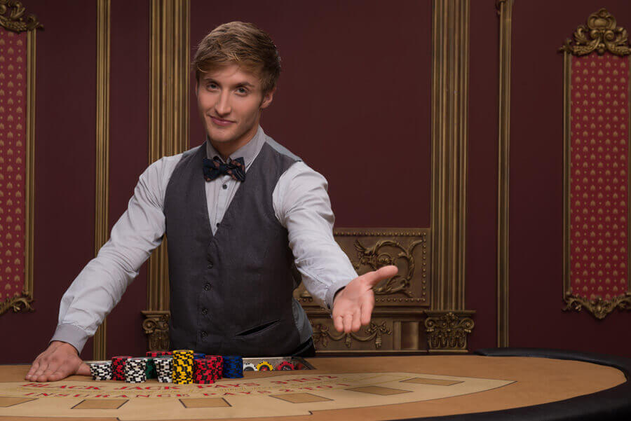 Crupier blackjack de casino en vivo