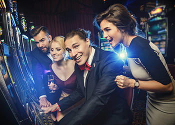 Jugadores de tragaperras en casinos en linea